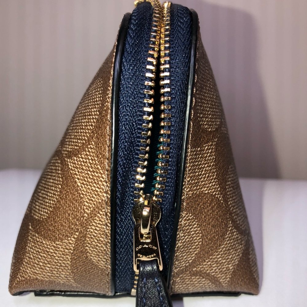 Coach Pouch - Picture 3 of 5